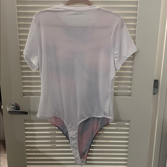 Abstract Red and White Women's Bodysuit Never Worn - Picture 3 of 3